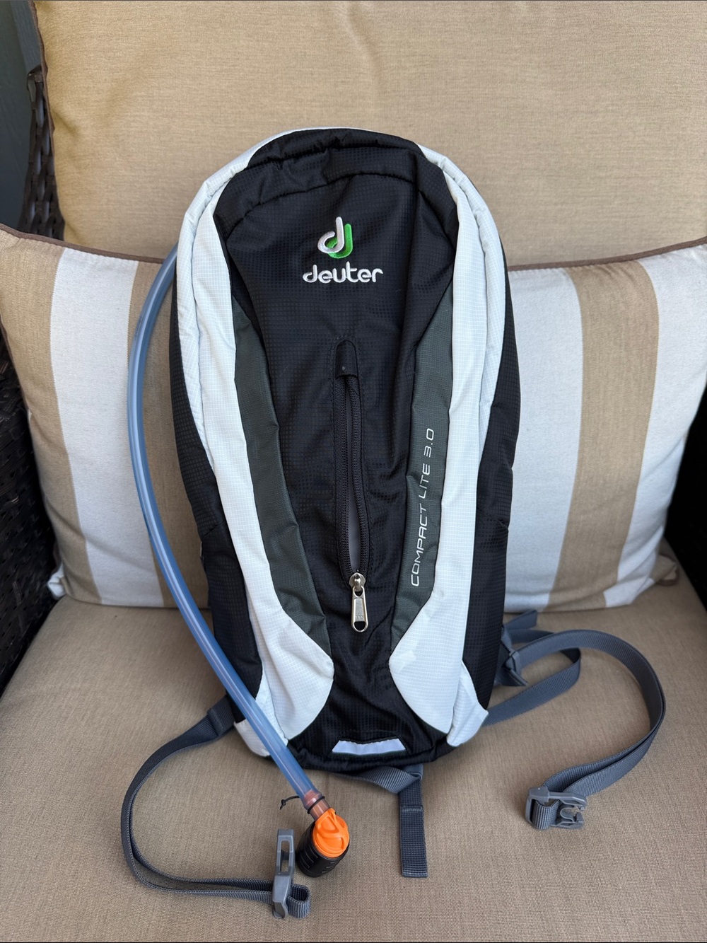 Deuter Compact Lite 3.0 Hydration Backpack - Black & White